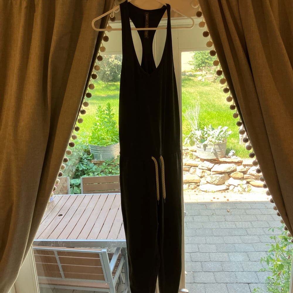 SOLD!!!! Please do not buy or offer!I can’t take it down until offers have ended